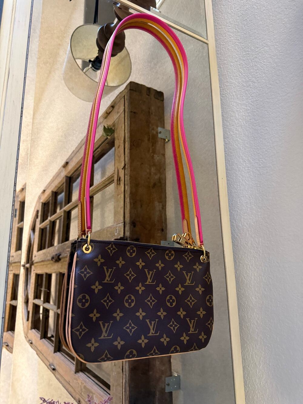 LOUIS VUITTON Monogram Loretta Veux Rose Crossbody Purse Handbag Pink Orange